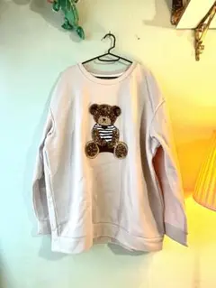 クマ刺繍　ベージュ　トレーナー