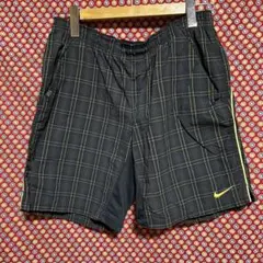 Nike チェック柄ショートパンツ 黒/黄色