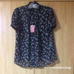 休日値下げ☆earth music&ecology 小花柄ブラウス