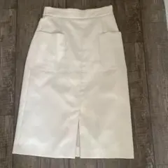 アナトリエ　クリーム色 タイトスカート 前スリット入り