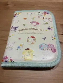 サンリオ　マルチケース　母子手帳ケース