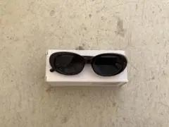 ブラックオーバルサングラス