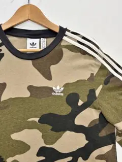 【adidas アディダスオリジナルス　カモ柄　迷彩　長袖　Tシャツ　Mサイズ】
