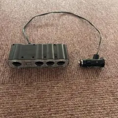 4ポートUSBカーチャージャー シルバー
