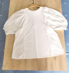 【お値下げ】自由区　ホワイト ランタンスリーブ 夏トップス　38