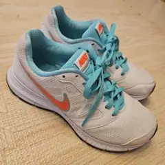 Nike ランニングシューズ ホワイト/ターコイズ　23.5cm