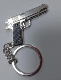 ② M1911 コルトガバメント ハンドガン ミニチュア キーホルダー