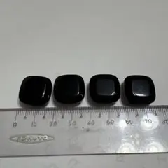 黒いプラスチック製四角いボタン 4個セット