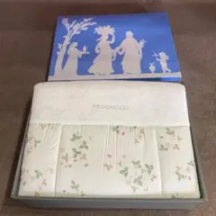 未使用 WEDGWOOD ワイルドストロベリー 合繊肌掛けふとん