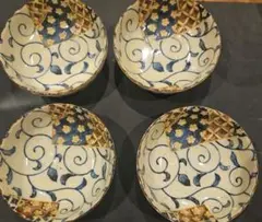青い花模様の陶器ボウル4個セット