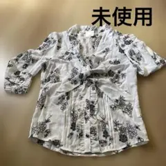 未使用　花柄リボン付き五分袖ブラウス