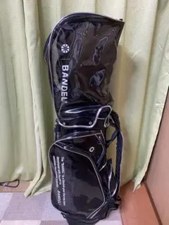 BANDELゴルフバックとCLUBキャップになります。