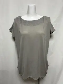 ドレープタックデザイン　カットソー　M　ライトカーキ色　❣️大人女子❣️