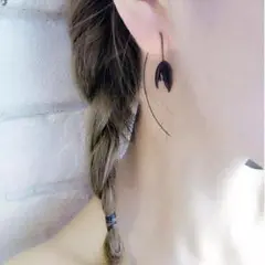 フラワーモチーフ ピアス❤️ 黒いつぼみ 蕾 花 ブラック 韓国 大人かわいい