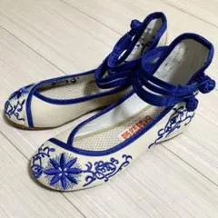 即購入OK 未使用　チャイナ　ストラップシューズ　青　花柄　刺繍