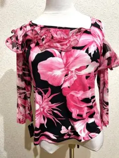 トップス　ピンク系白黒のお花模様❣️