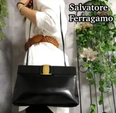 美品 フェラガモ ショルダーバッグ ヴァラリボン ゴールド金具 レザー ブラック