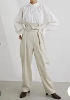 パンツ（レディース）オフホワイト