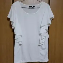 フリル付きホワイト半袖トップス