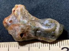 内蒙古阿拉善戈壁瑪瑙・筋脉石・3・8g(中国産鉱物標本)