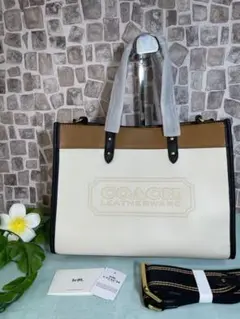 COACH コーチ 新作!! フィールドトートバッグ