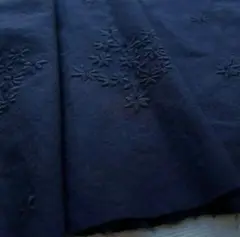 綿ローン 刺繍生地 花柄 紺 1.1M