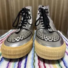 シルバー ジッパー付き ハイカットスニーカー