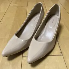 ベージュ ポインテッドトゥ　ヒール