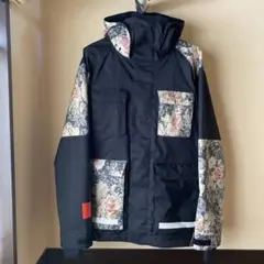 MARQLEEN ブラック×ドライフラワー柄 スノーボードウェア