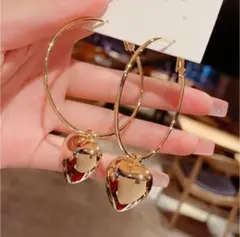 ハートピアス　プレゼント　ゴールド ♥️今年人気♥️おしゃれ　海外　レディース