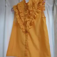 オレンジ フリル ノースリーブシャツ