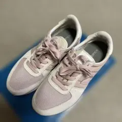 New Balance ピンク スニーカー