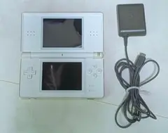 【ジャンク品】ニンテンドーDS Lite ホワイト 本体　＆　充電ケーブル