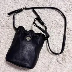 【美品】トリーバーチ 巾着バッグ レザー ロゴ 肩掛け ブラック