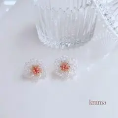 透明感あふれるビーズフラワーピアス／夏／白