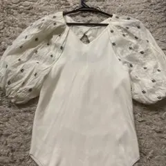 Lily Brown 変形スリーブニットトップス 白 ホワイト