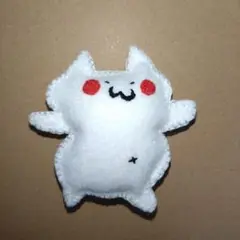 ハンドメイド　フェルトマスコット　オリジナル　手作り　白猫　ぬいぐるみ お守り
