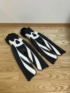 TUSA ツサ スキューバダイビング フィン 足ヒレ S-XS ホワイト