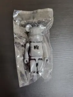 BE@RBRICK Bearbrick 100％ グレー “R”