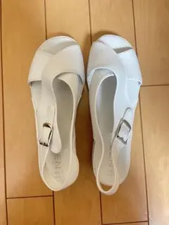 KAZEN ホワイト スリングバックサンダル 23.5cm