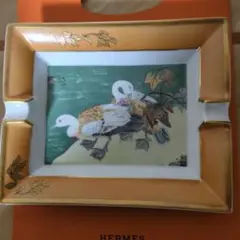 HERMÈS 陶器製灰皿 鳥のデザイン 密接