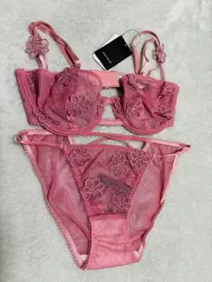 Item thumbnail for item 4d4d29ee-9743-4bba-b7fa-df27a2df1361