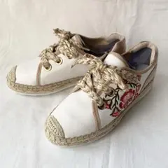 美品❣️ALDO アルド ホワイトレザー刺繍スニーカー 23.5〜24cm 白