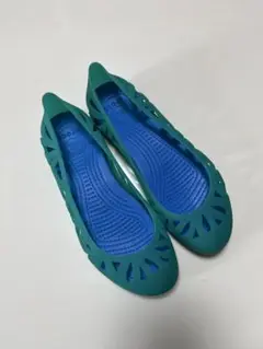 Crocs グリーン フラットシューズ　W5