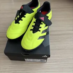 adidas プレデター　サッカートレシュー 24.0cm