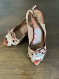 ベージュ スリングバックヒール