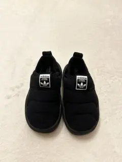 adidas ベビーシューズ黒スリッポン　パフィレッタ　360キッズ
