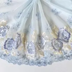 ブルー系・光沢のあるお花刺繍チュールレース　1m　N-86