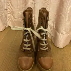 クロエのショートブーツウェッジソール