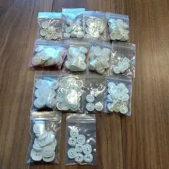 白いプラスチックボタンセット